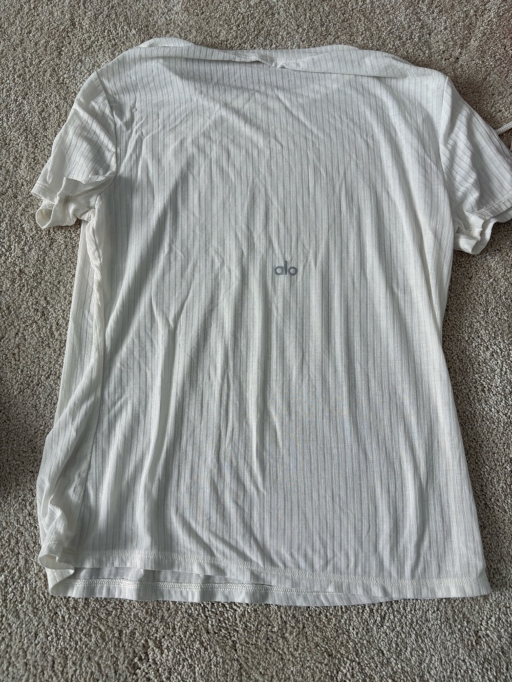 ALO Yoga Cream Ribbed shirt and Matching Cream Shorts Set - Picture 4 of 4